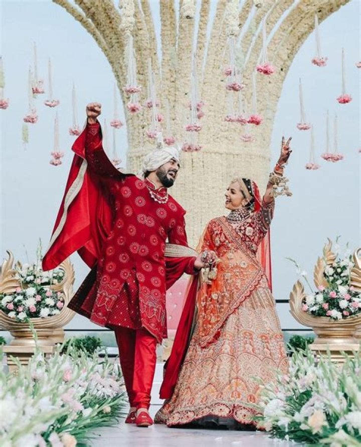WATCH: Ishqbaaaz fame Neha Laxmi Iyer enjoys fun mehndi ceremony; Shrenu Parikh and Mansi Srivastava attend