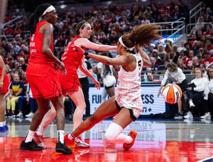 ‘We just came out and dominated’: Caitlin Clark scores 35 as No. 6 Hawkeyes upset No. 2 Ohio State