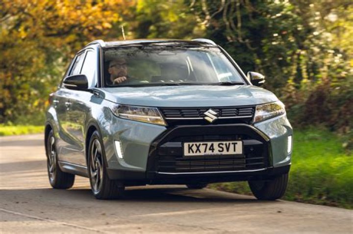 We review the Suzuki Vitara S from price to economy and all its features