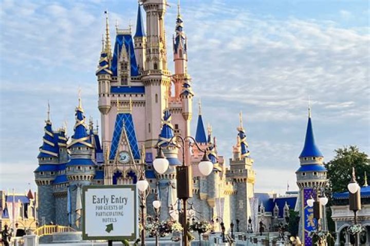 Welcome to Disney’s ‘Anal Kingdom’… and 12 more of the most hilarious tourist photo fails