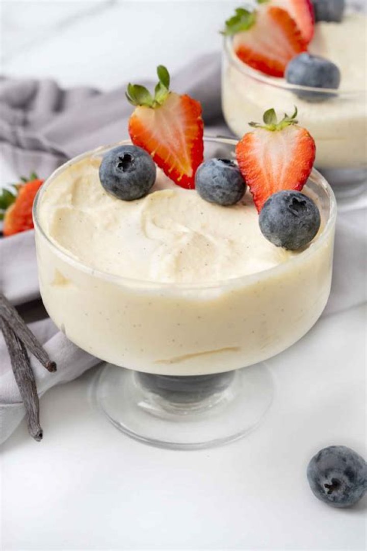 What is the difference between Bavarian cream and vanilla pudding?