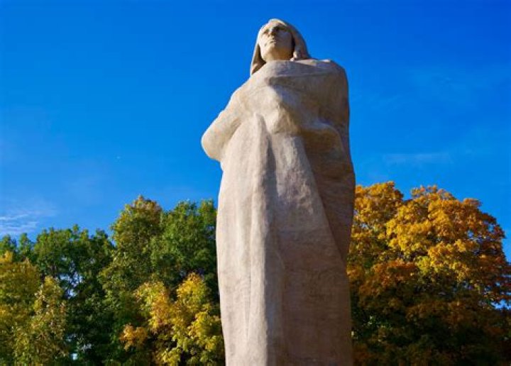 What the future holds for Black Hawk statue and Rock Island projects