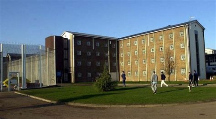 What was the HMP Bedford prison riot about, how many inmates were involved and was anyone hurt?
