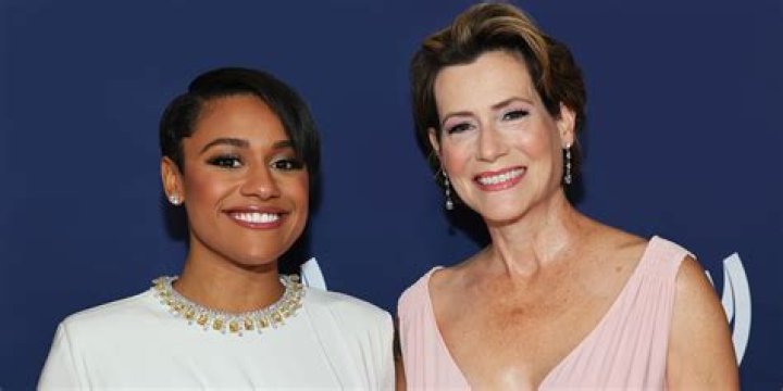 Who Are Ariana Debose Parents? Bio, Wiki, Family, Career & Age