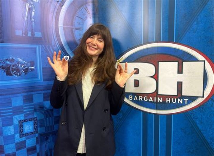 Who are the Bargain Hunt experts? – The Sun