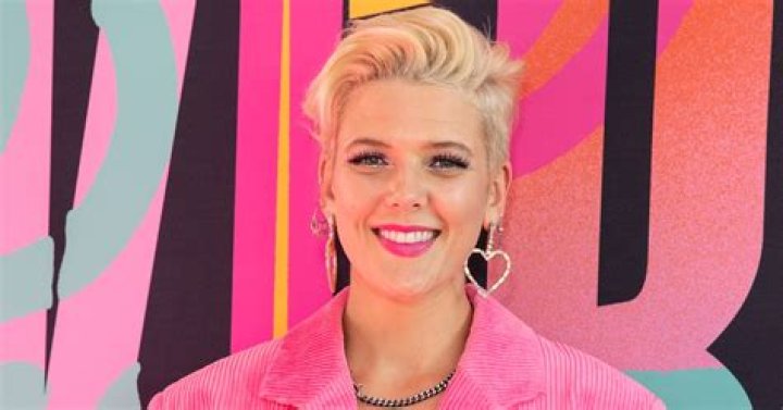 Who Is Betty Who Dating? Meet Her Husband Zak Cassar