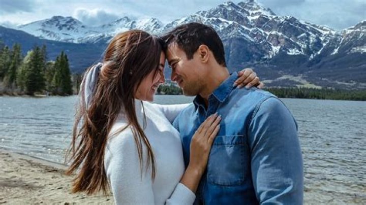 Who Is Catriona Gray Boyfriend? Sam Milby, Catriona Gray Wiki, Bio, Age, Parents