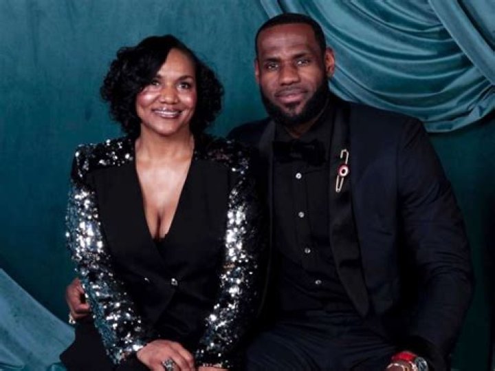 Who is Gloria James Dating? | Relationships Boyfriend Husband