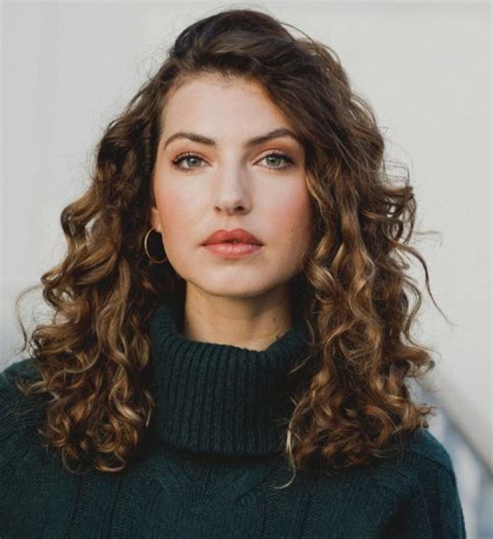 Who Is Lea Vivier Dating In 2022? Bofriend Of The Resident Evil Actress