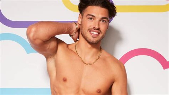 Who is Love Island bombshell Spencer Wilks?