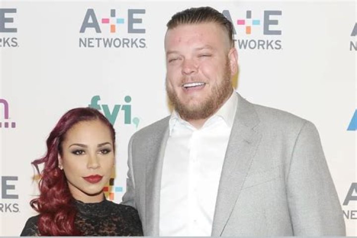 Who is Raquel Capelton Dating? | Relationships Boyfriend Husband