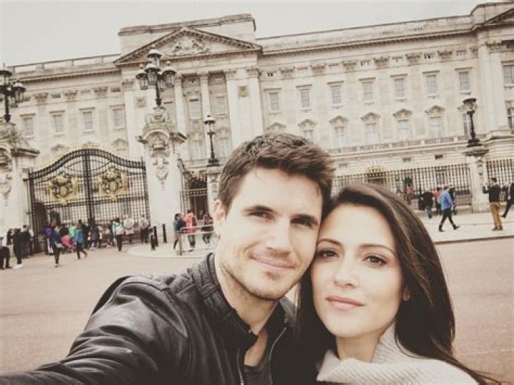 Who is Robbie Amell Dating? | Relationships Girlfriend Wife