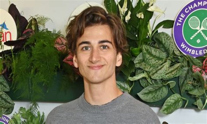 Who Is Sebastian Croft Dating? The Heartstopper Star Confirmed Dating Co-Star?
