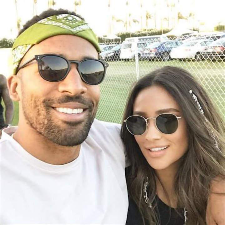 Who is Shay Mitchell Boyfriend? Is She Married?