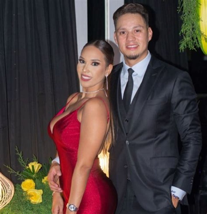 Who Is Wilmer Flores Wife? Career Life Explored