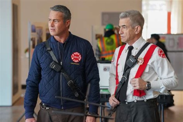 Who left Chicago Fire and who is the new paramedic?