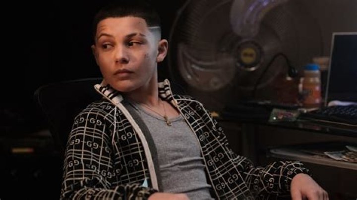 Who Plays Ashtray & Why Does He Look Familiar To Netflix Fans?
