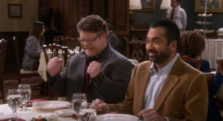 Who plays Dr. Pemberton and Dr. Campbell on the Big Bang Theory cast? Sean Astin and Kal Penn guest star