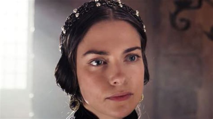 Who Plays Emma Of Normandy In Vikings: Valhalla?