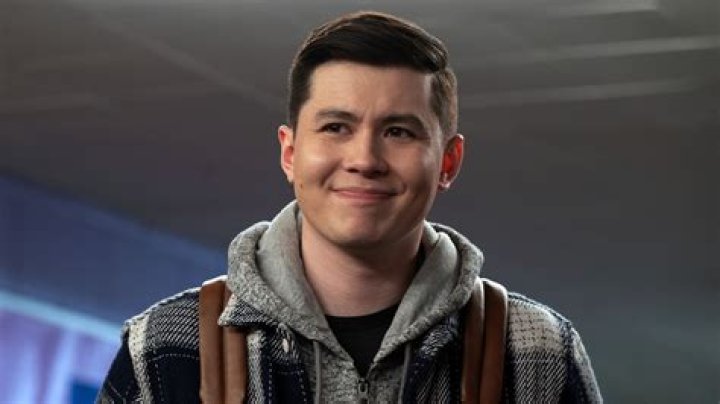Who Plays Hunter Chen In Ginny & Georgia?