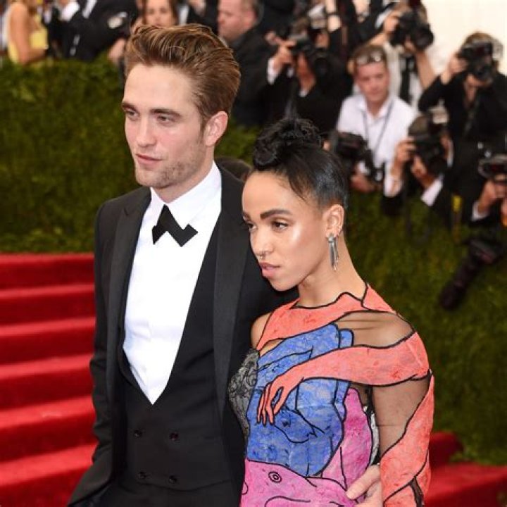 Why Did Robert Pattinson & FKA Twigs Break Up? They Were Once Engaged