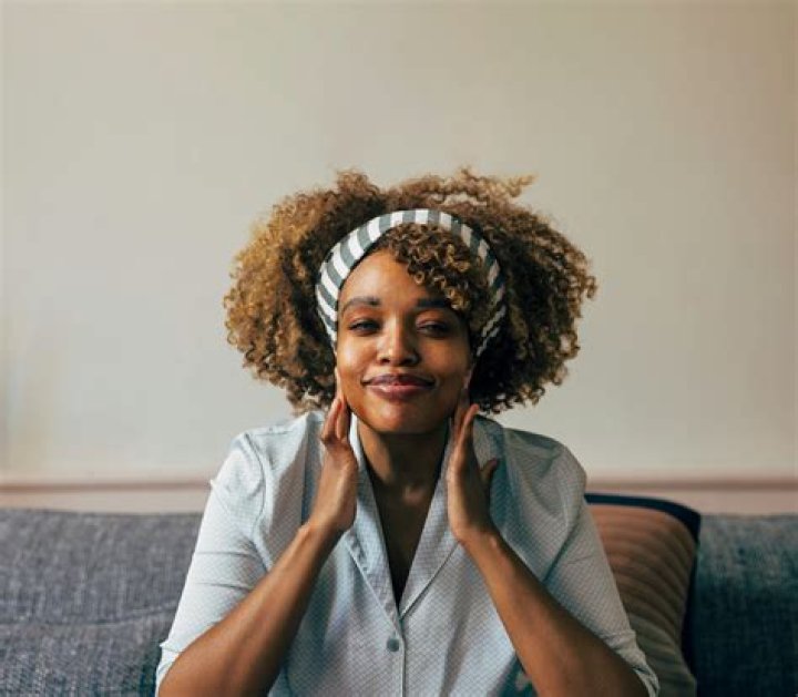 Why Do Headbands Slip Off? How To Wear One & Stay Comfortable