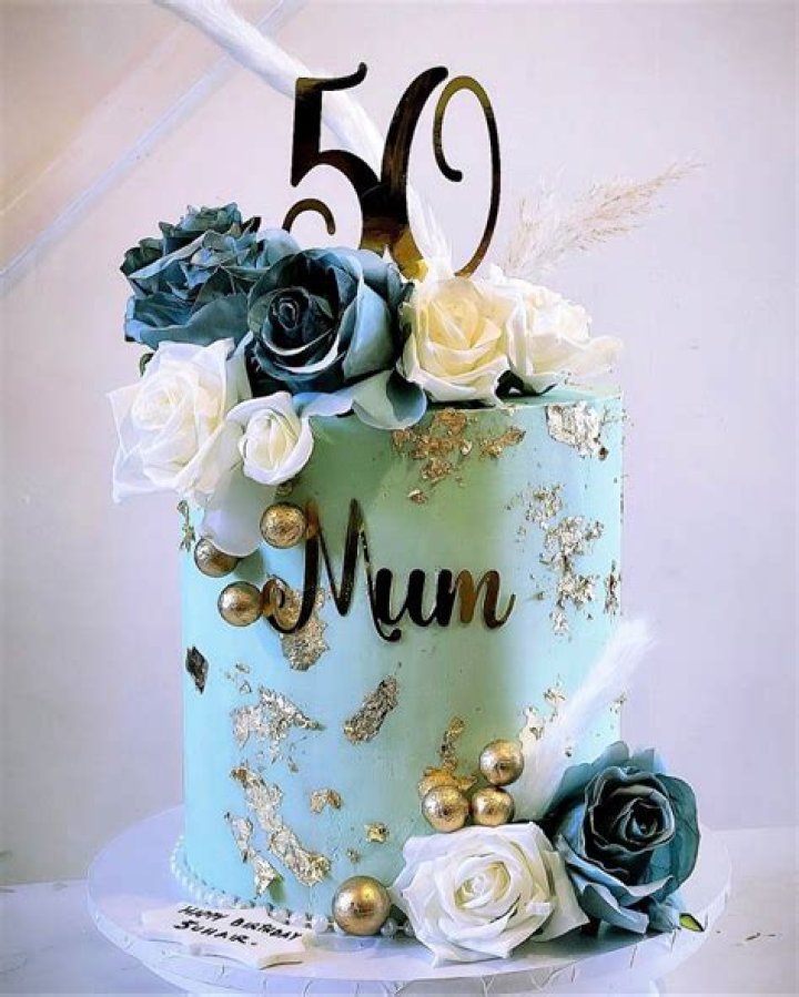 Woman ‘distraught’ after ordering £50 birthday cake for husband that looks ‘like it was made by a child’