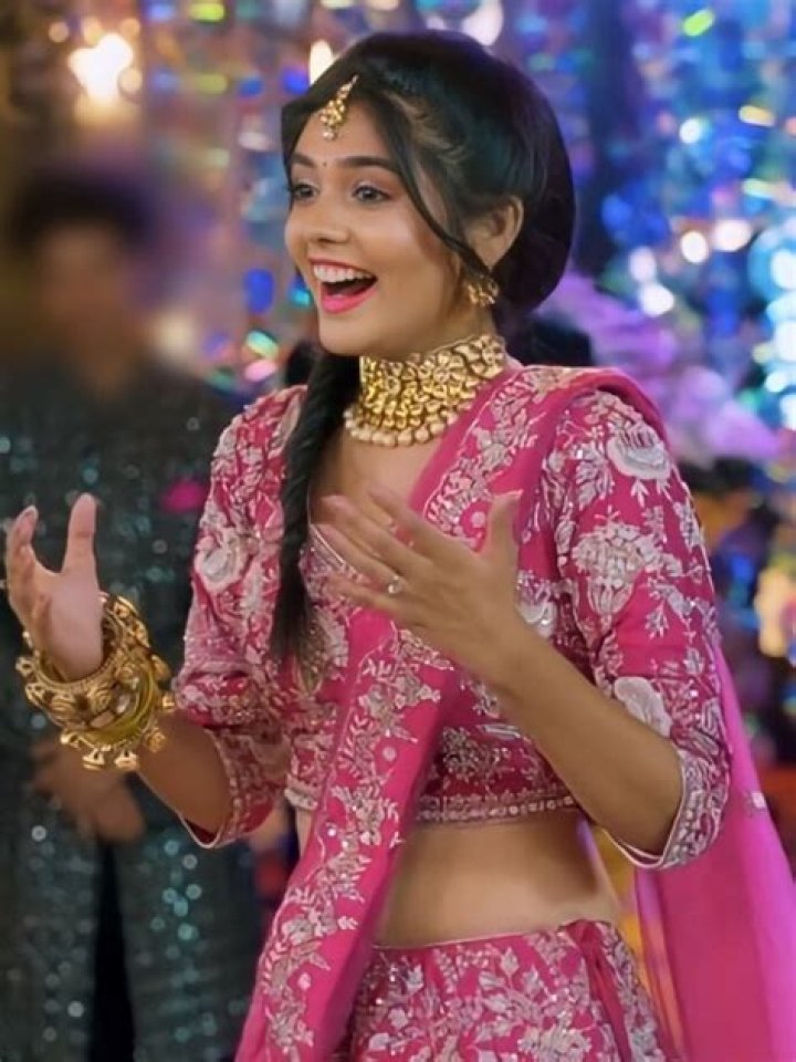 Yeh Rishta Kya Kehlata Hai fame Pranali Rathod oozes oomph in sultry strapless blue outfit; see PICS