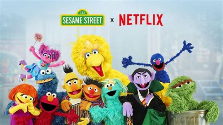 You Season 2 Is Now Available on Netflix
